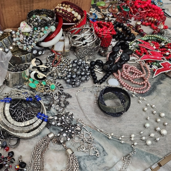 Curated 1 lb Mystery Jewelry Collection -Premium Listing. Indiv Gift Wrapped - Picture 1 of 5